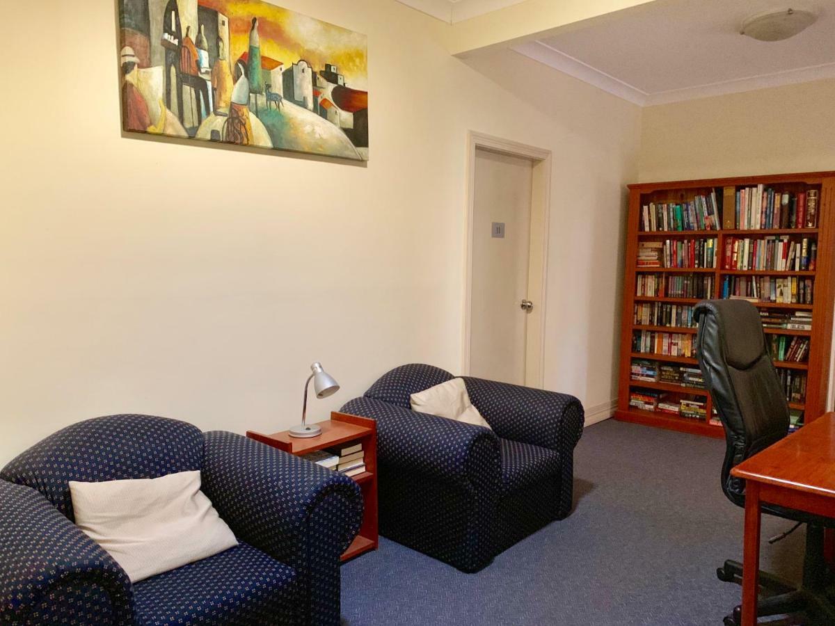 Ashfield Manor Sydney Hotel Bagian luar foto